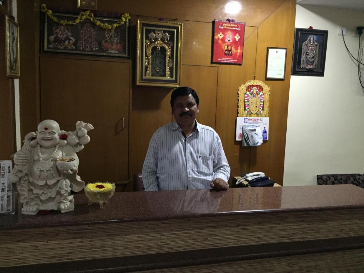 Hotel Suprabath Towers Tirupati Bagian luar foto